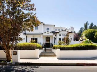4197 Hayvenhurst Dr, Encino, CA 91436