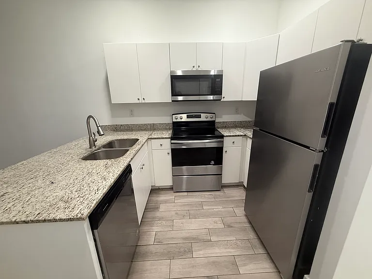 486 E 30th St #101 — Photo 20