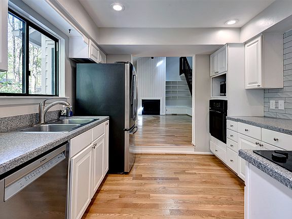 3rd image of 109 Holman Rd