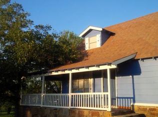 202 Rose Hall Ct, Runaway Bay, TX 76426