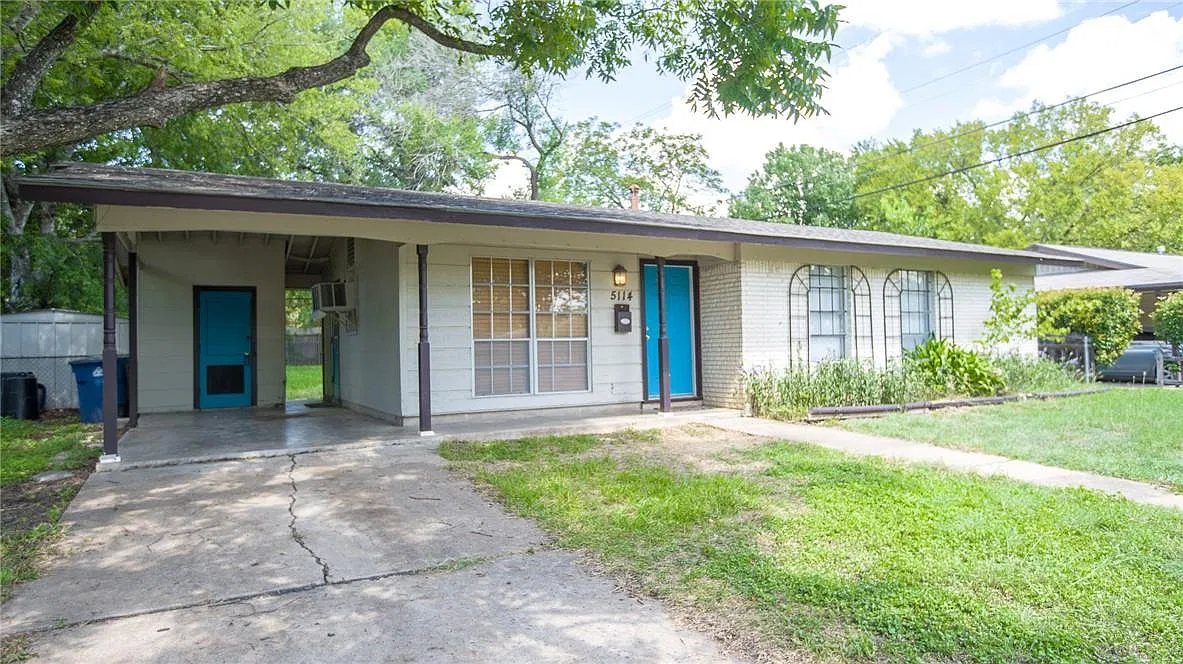 3 bed, 1.0 bath, 912 sqft, $1,950 — Photo 1
