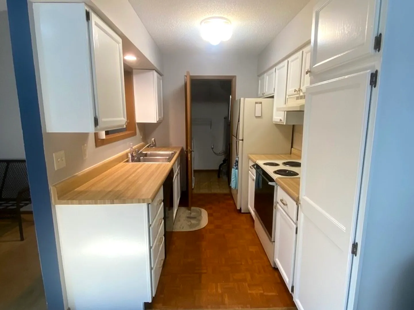 2 bed, 1056 sqft, $1,900 — Photo 3
