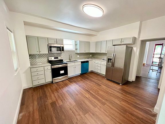2nd image of 828 S Park Ave