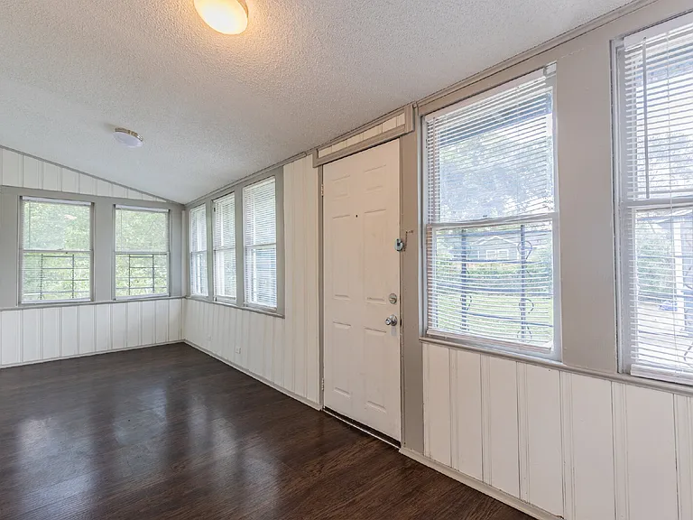 706 Canton — Photo 13