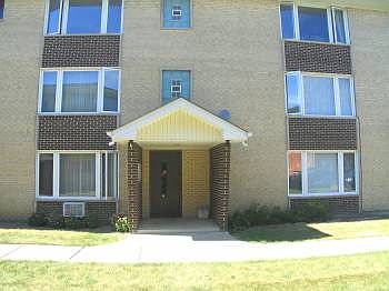 2nd image of 455 Park Ln APT 3b