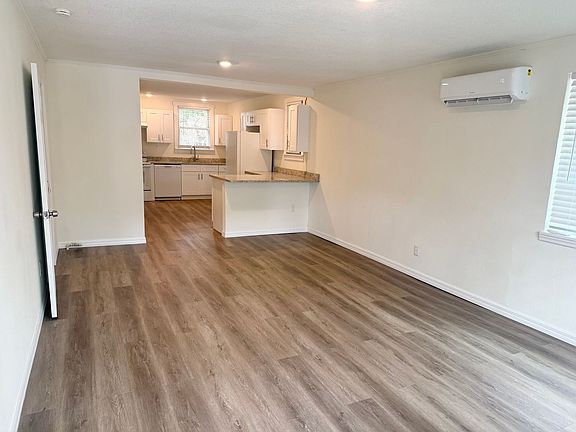 2nd image of 122 Hibiscus Dr #1