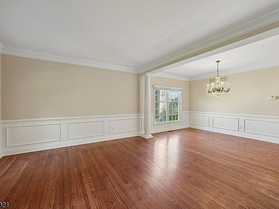 5th image of 12 Watchung Dr