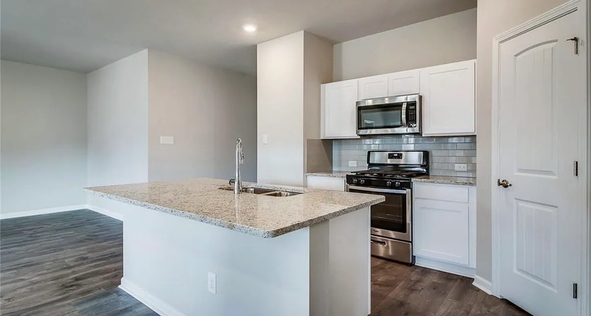 4 bed, 1874 sqft, $2,500 — Photo 2