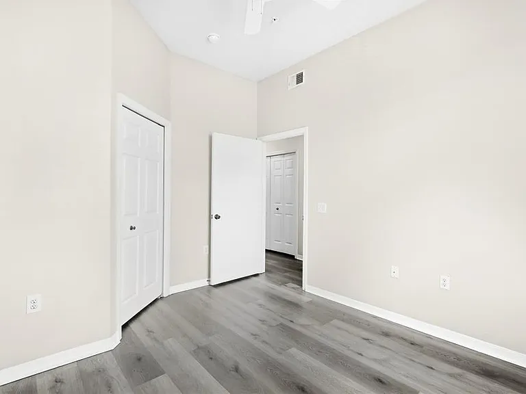 5160 Northridge Rd #301 — Photo 19