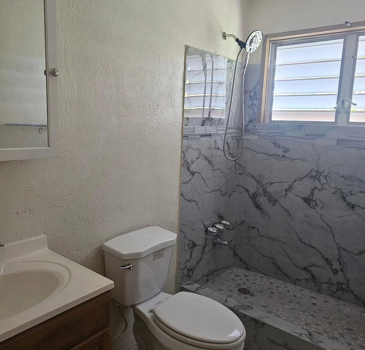 3 bed, $2,000 — Photo 3