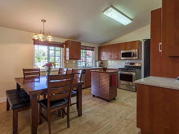 3rd image of 152 Thoreau Cir