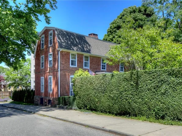 104 Mill St, Newport, RI 02840