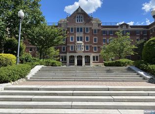 2303 Rio Vista Dr, Mahwah, NJ 07430