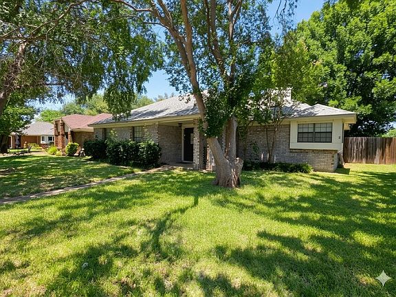 3rd image of 2401 Cortland Cir
