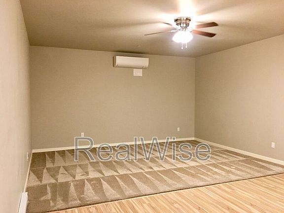 5th image of 502 SW Evergreen Ave #102