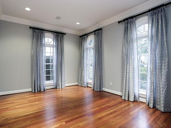 5th image of 4816 Bellview Dr