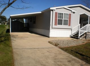 40 Swan Ln, Beecher, IL 60401