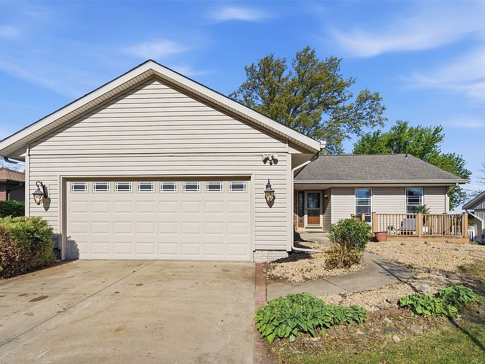 1st image of 210 Stone Hedge Dr NW