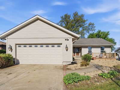 210 Stone Hedge Dr NW, Cedar Rapids, IA, 52405
