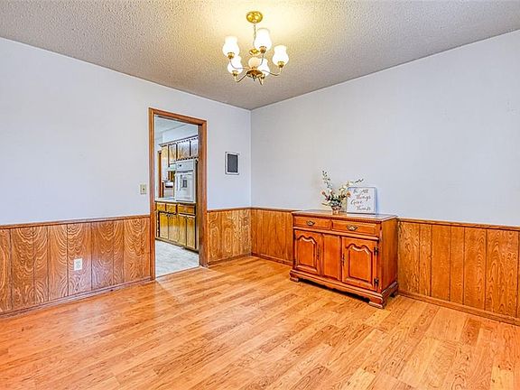 4th image of 1718 Cambridge Dr