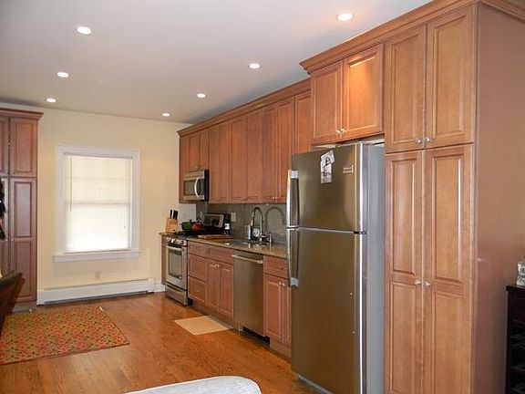 3rd image of 125 12th Ave APT 1E