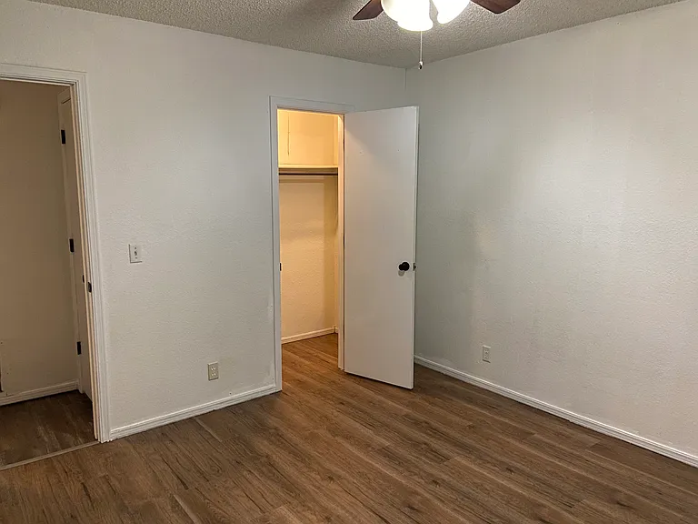 1530 E 67th Pl — Photo 15