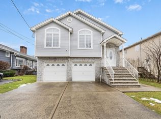 15 Robbinwood Ter, Linden, NJ 07036