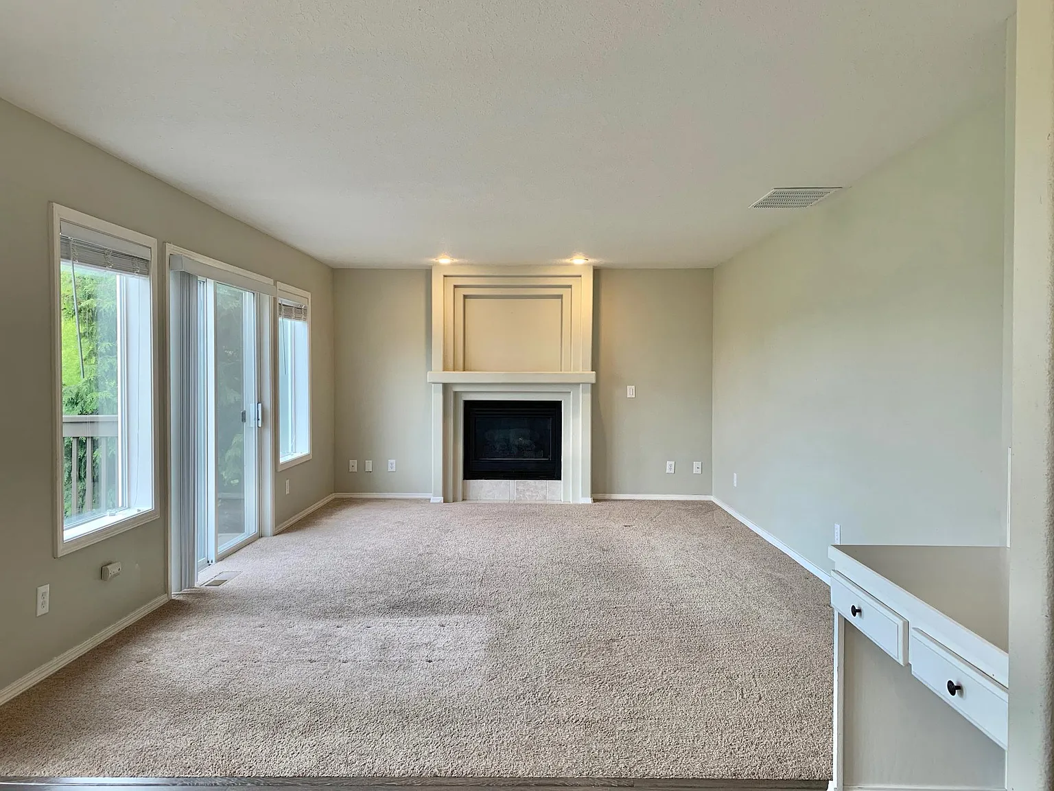 4 bed, 2.5 bath, 2211 sqft, $2,900 — Photo 4