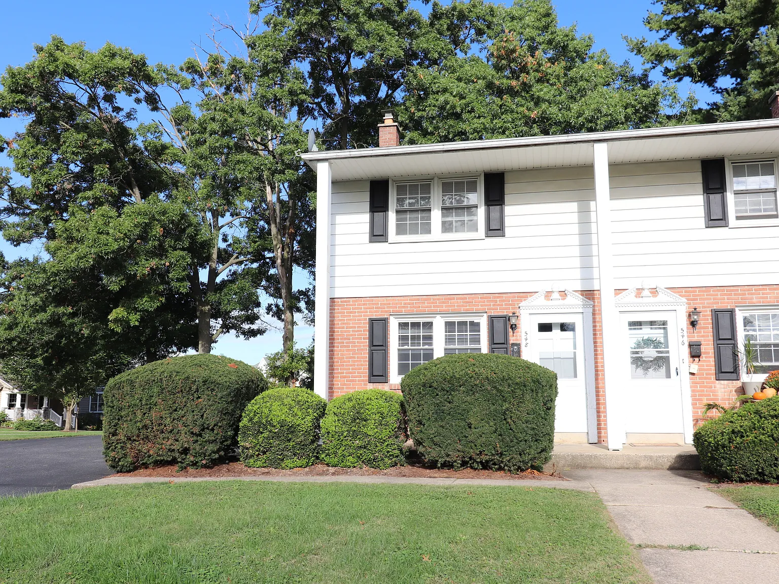 2 bed, 1.5 bath, $1,495 — Photo 1