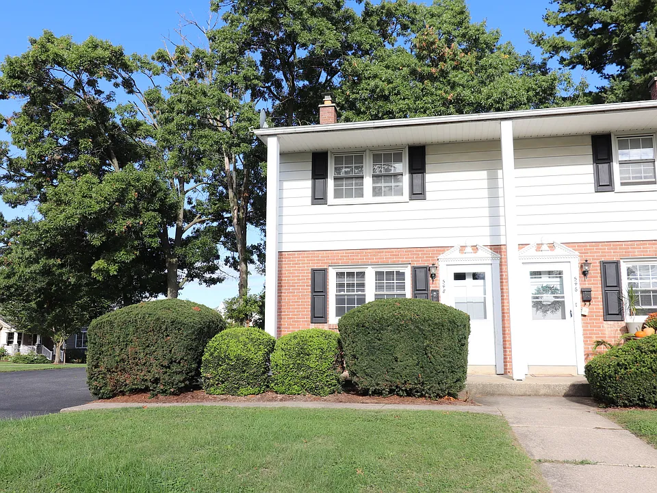 548 W Marion St
