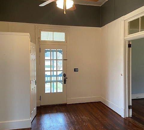2nd image of 219 Main St E