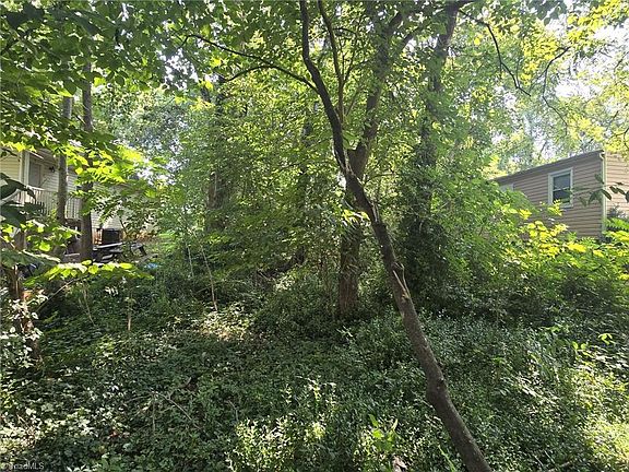 5th image of 635 Glenbrook Dr