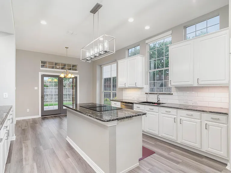 6009 Charleston Dr — Photo 7
