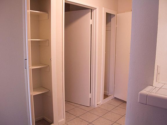 4th image of 860 S Ardmore Ave #122