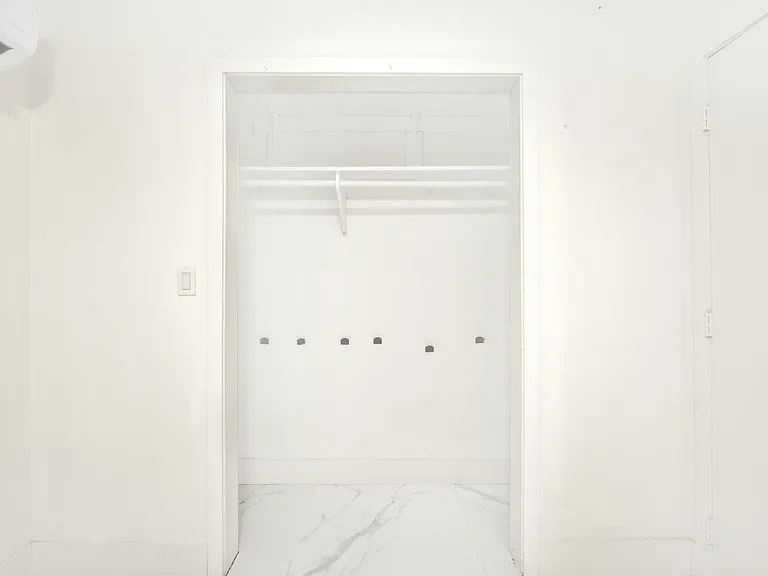 4 Sidonia Ave — Photo 8