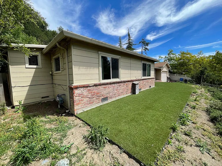 348 Glorietta Blvd — Photo 4