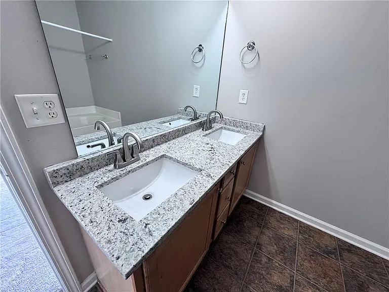 3044 Kentmere Dr — Photo 17