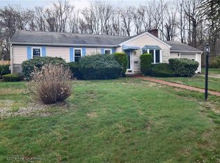 16 Hutchins Ct, East Greenwich, RI 02818