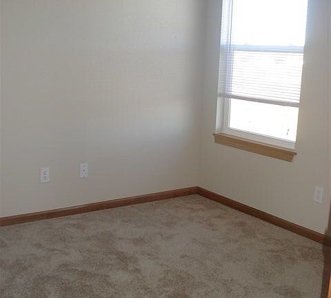 4th image of 121 SE Rock Garden Ln