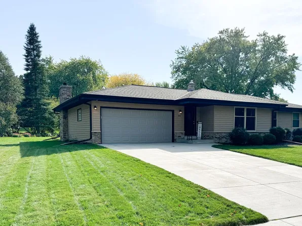 2401 Lander LANE, Waukesha, WI 53188