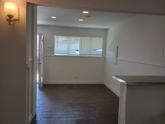 3rd image of 1490 Burnham Ave