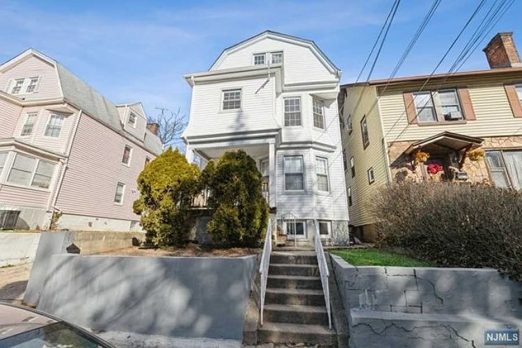 1st image of 17 Kenmore Ave