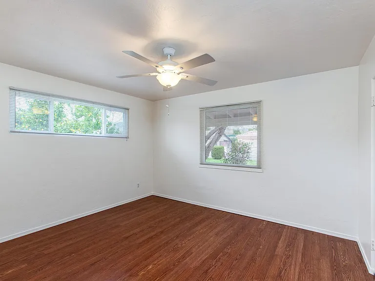 2917 E Mariposa St — Photo 11