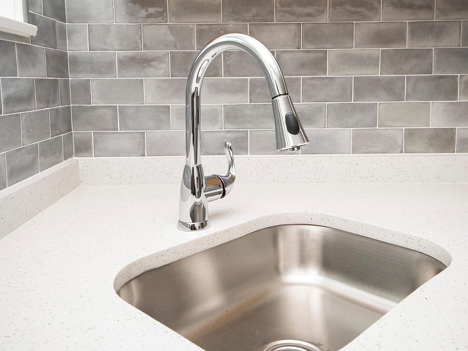 2nd image of 3705 N Hoyne Ave #3703-2