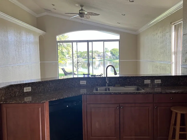 642 NW Stanford Ln — Photo 28
