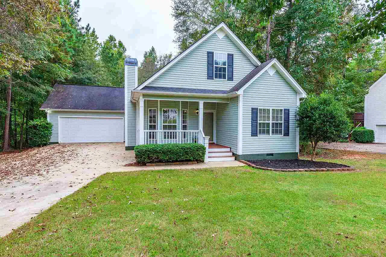 4 bed, 2.0 bath, 2064 sqft, $2,350 — Photo 1