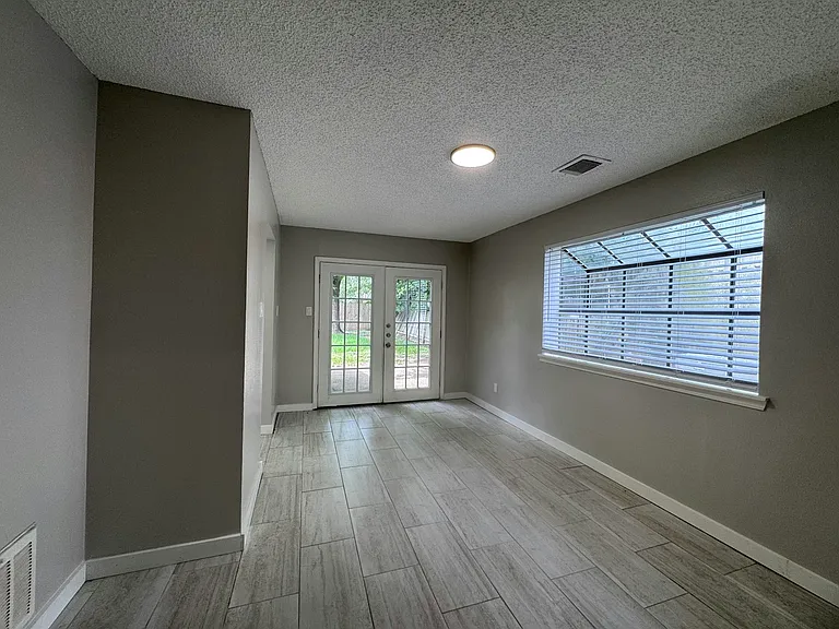 9414 Crystal Cove Cir — Photo 8