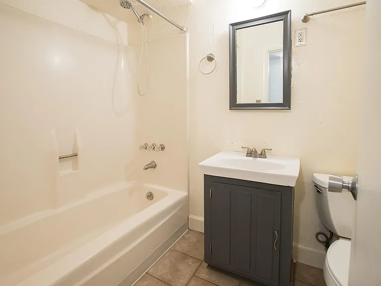 637 E Zuni Dr — Photo 13