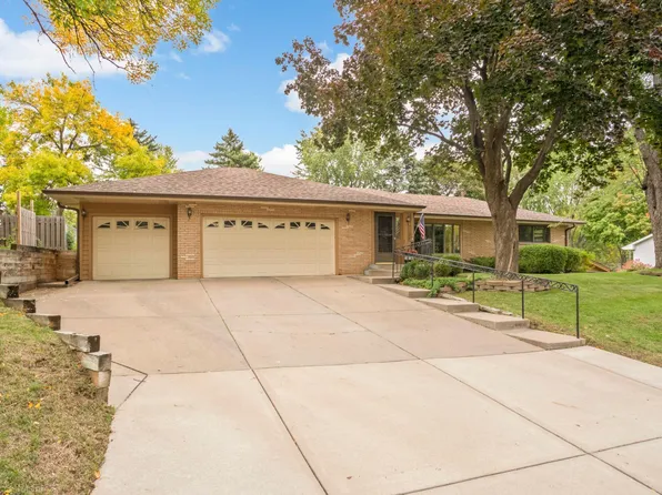 1896 13th St NW, New Brighton, MN 55112