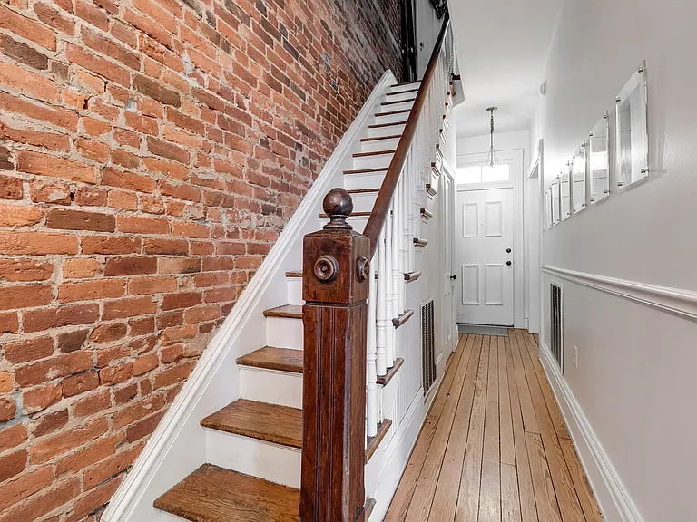2206 E Marshall St — Photo 5
